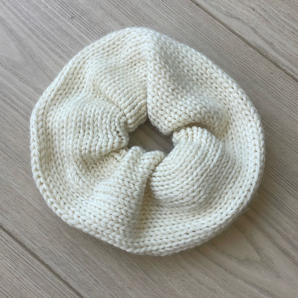 NEW Kmellia Grand Big Chou Chou Ivory Cream White knit hair scrunchie - Picture 2 of 2